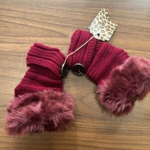 Fur banded maroon fingerless gloves